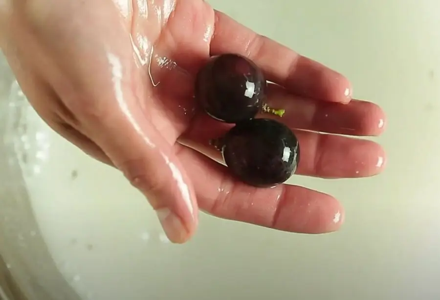 Don’t Eat Grapes Before You Know This Trick