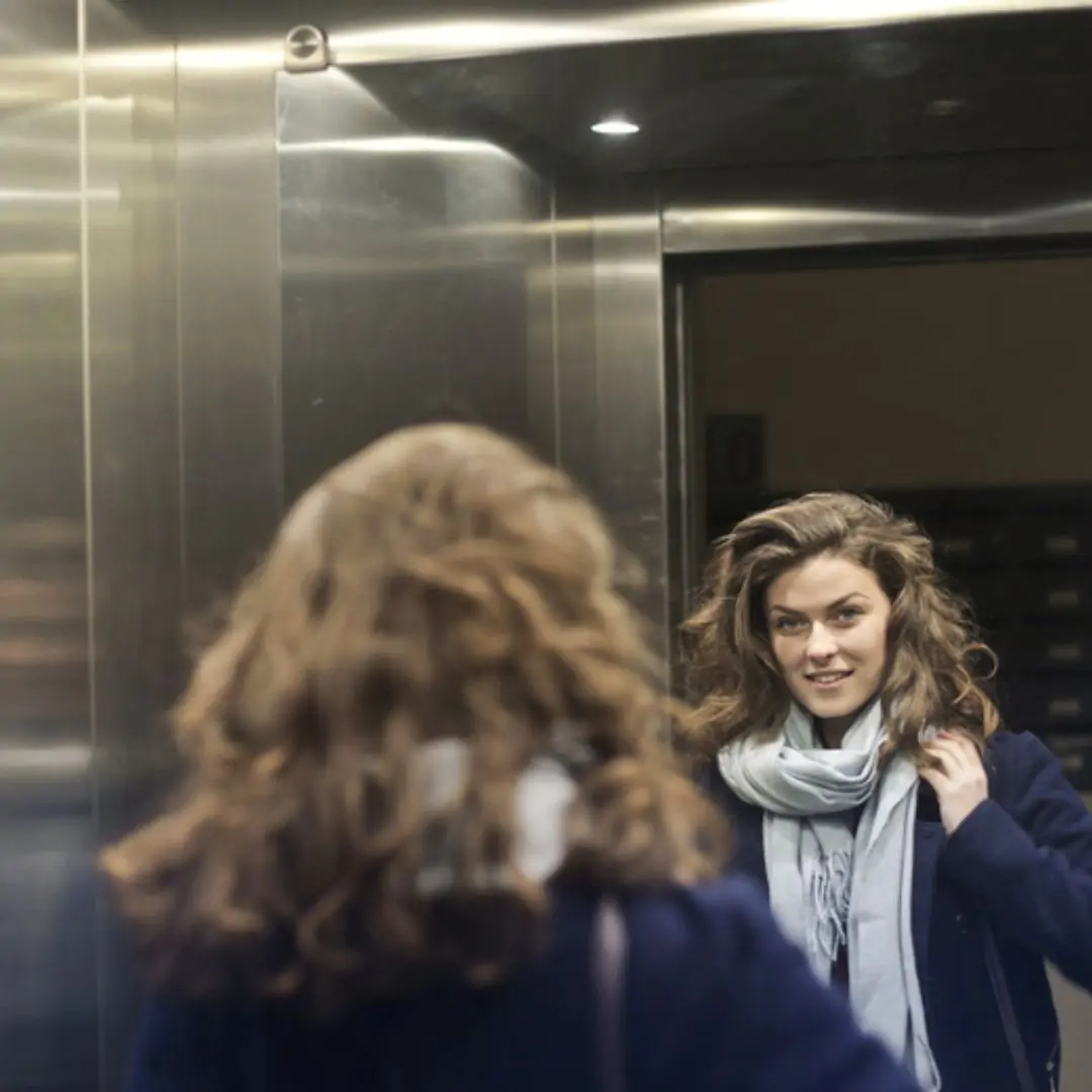 Why do elevators have mirrors? The manufacturer gives 3 reasons that surprise many people