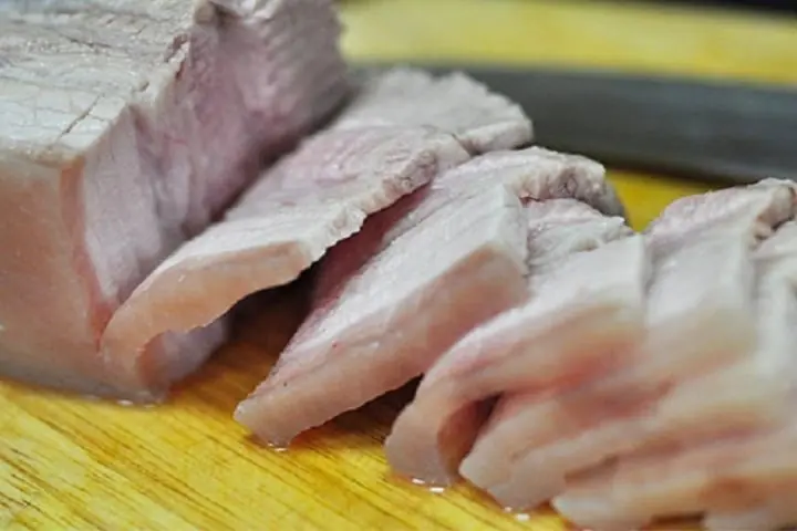 Boiled Pork Without Cutting Small Pieces