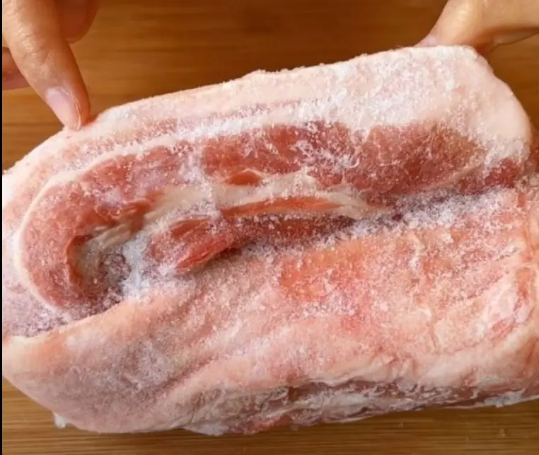 Defrost meat quickly while still maintaining freshness