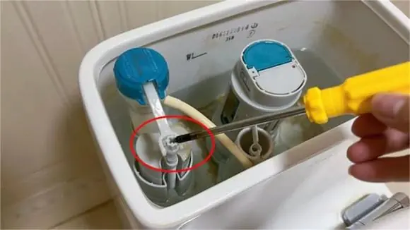 Weak Toilet Flush with No Suction Power? A Simple DIY Hack from the Pros