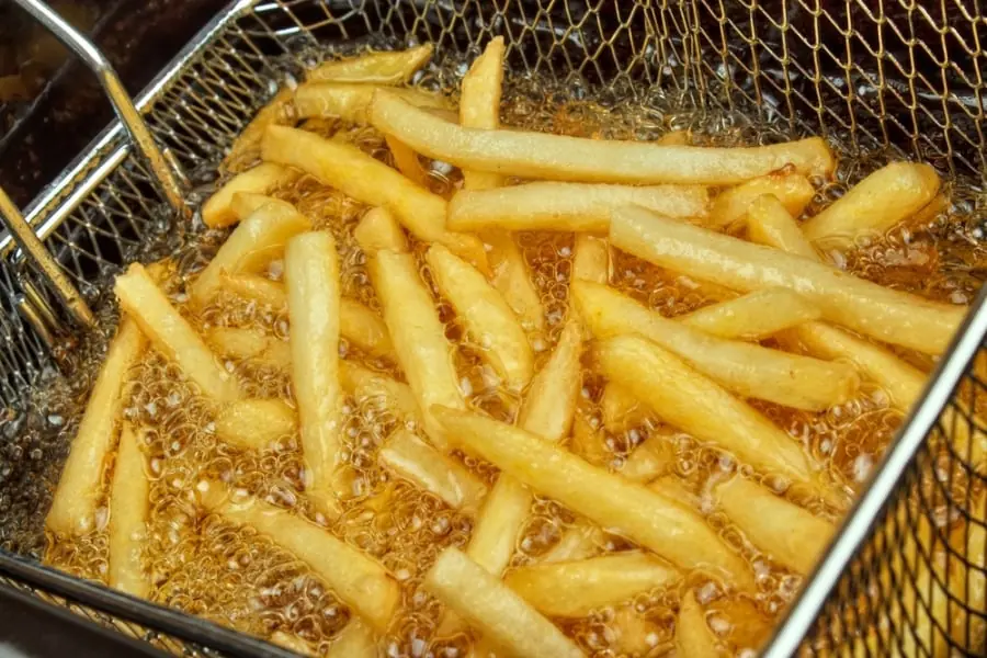 Fry Potatoes with This Simple Trick Before Putting Them in Oil