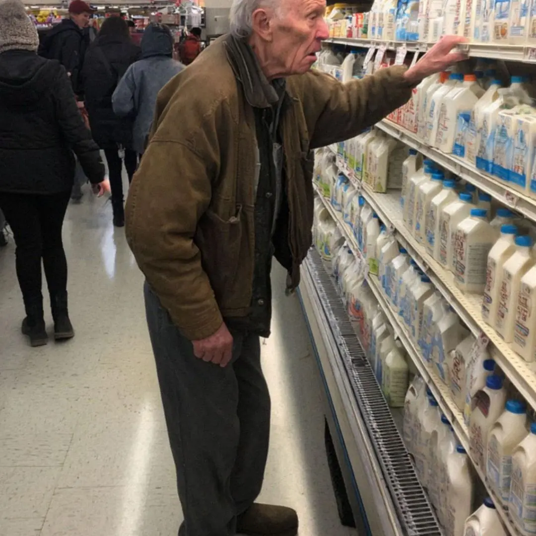 I Bought Food for a Poor Old Man – But a Few Months After He Died, A Dusty Box He'd Owned Arrived for Me