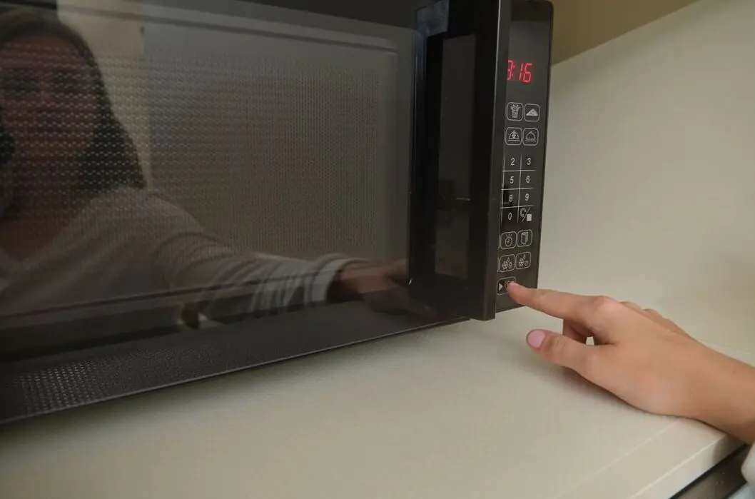 After 30 years of using a microwave, I finally discovered this “magic button”