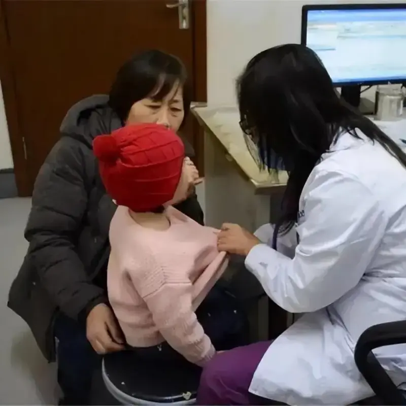 She Kept Crying About Pain in Her Bottom — What the Doctor Said Left Her Parents in Shock