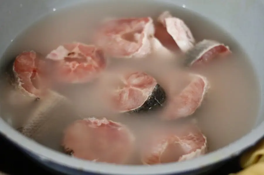 Soaking Fish in Rice Water: A Simple Trick to Make Fish Tastier and Twice as Nutritious