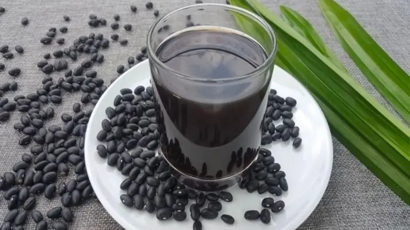 Roasted black beans: a refreshing drink, purifies the body, and prevents can.cer