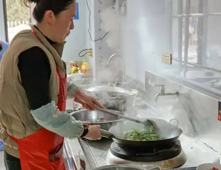 Two everyday seasonings many people use are “catalysts” for thy.roid can.cer