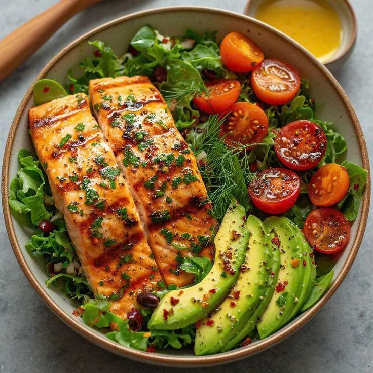 Grilled Salmon, Avocado & Fresh Salad Bowl: The Perfect Balanced Meal