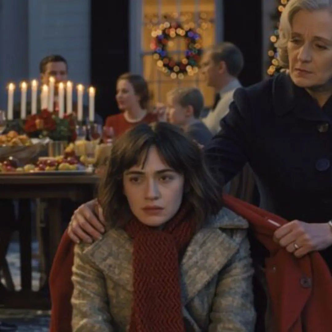 On Christmas, I unexpectedly went to my son-in-law’s house and found my daughter shivering out in the snow. I carried her inside and said just five words that made the entire room fall completely silent.