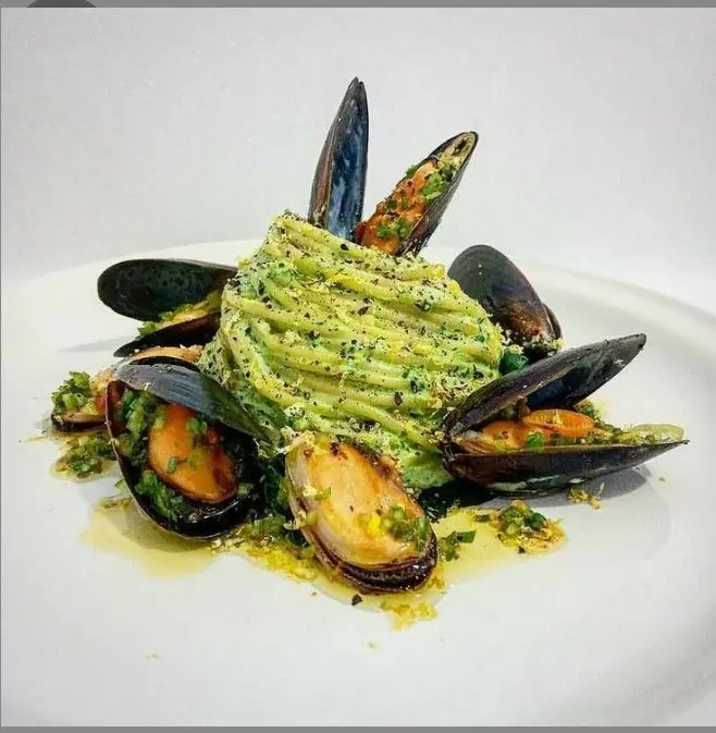 Green Herb Pasta with Mussels