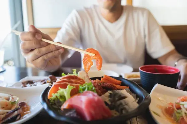 Why Japanese people eat raw fish daily without fearing pa.rasites?