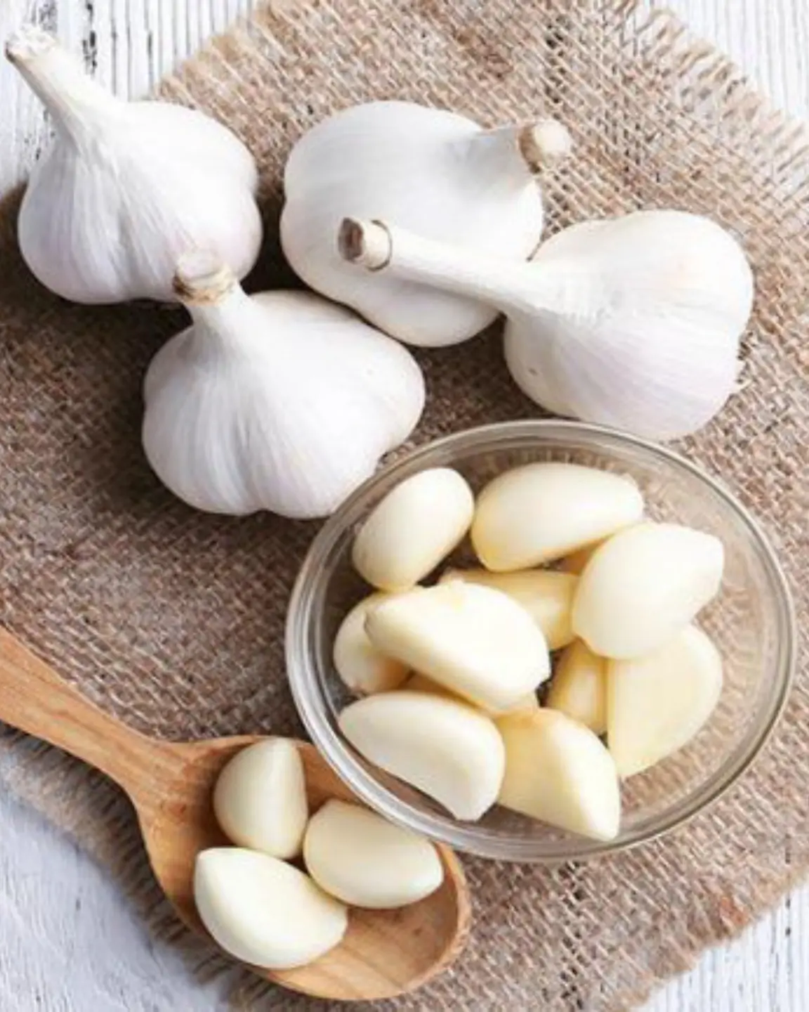 5 amazing benefits your body gets when you eat one clove of garlic every day