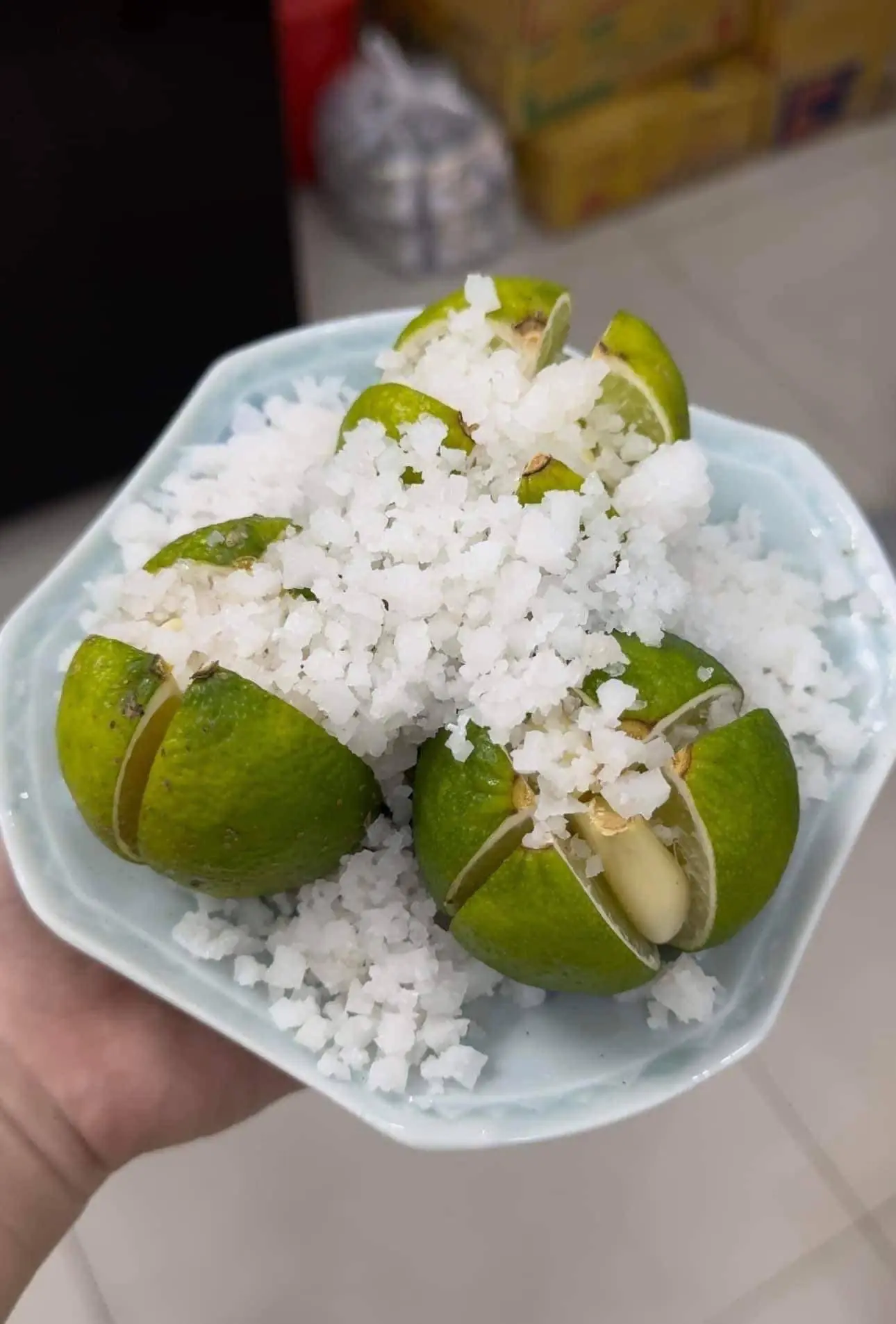 The surprising benefits of placing salt-sprinkled lemons in your room - A simple practice with remarkable effects