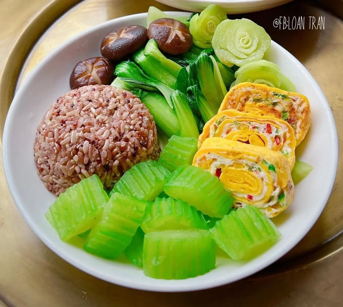Healthy Veggie Plate with Rolled Omelette & Brown Rice