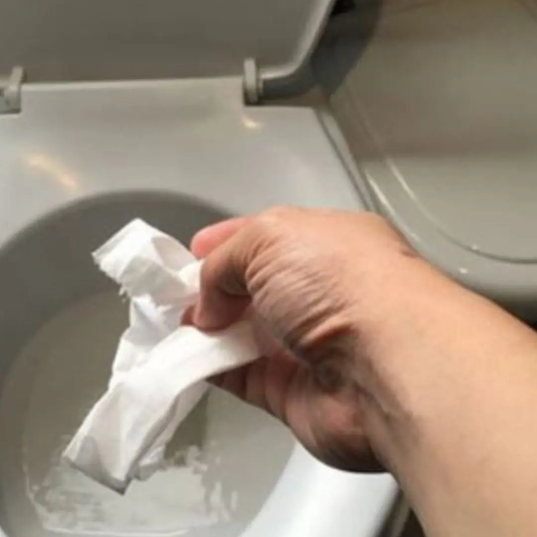 Why Should You Put a Piece of Paper in the Toilet Before Using It? The Special Benefits That Few People Know About