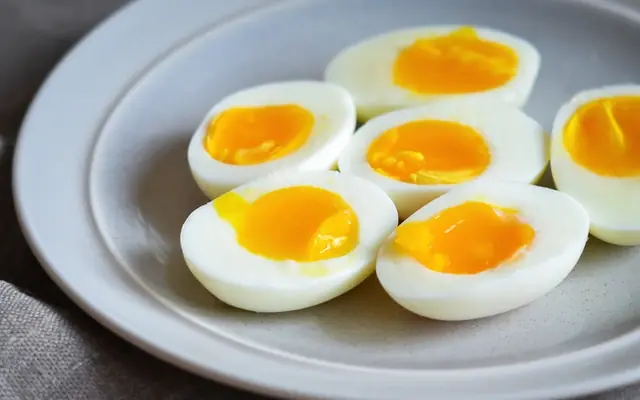 This common way of eating boiled eggs can clog your arteries