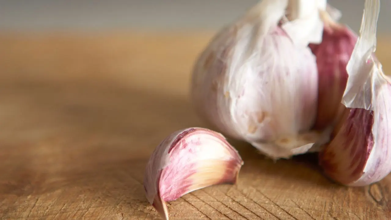 Here’s Exactly What Happens to Your Body When You Eat Garlic Every Day