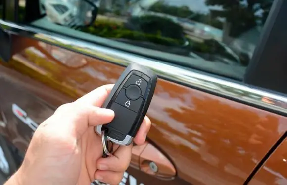 This Button on Your Car Key Is Something 90% of Owners Have Never Used — Yet It Could Save Your Life in an Emergency