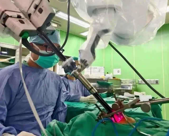 Late-Stage Can.cer Discovered Thanks to… Snoring During Sleep: The Woman Cried, “I Don’t Want to Lose My Voice!”