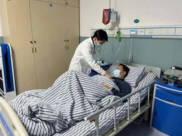 A Sore Throat Checkup Revealed End-Stage Sto.mach Can.cer: An Angry Man Threw Two “Culprits” From His Kitchen Into the Street