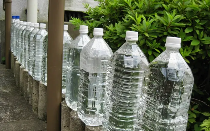 Why do the Japanese place water bottles around their homes instead of storing them in the refrigerator?