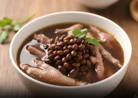 The effect of stewed chicken feet with black beans is as good as ginseng