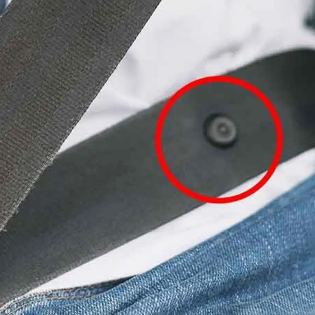 The Tiny Seat Belt Button You’ve Probably Never Noticed — Here’s What It’s For