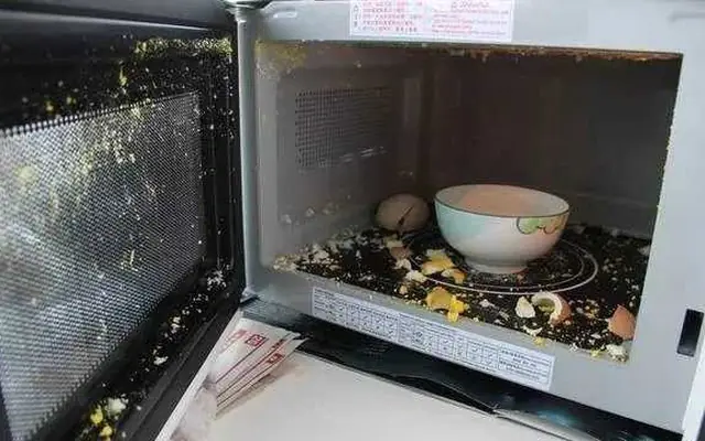 Never reheat these 5 items in the microwave!