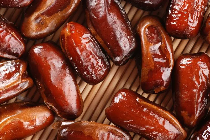 6 Surprising Reasons Women Should Eat Dates More Often