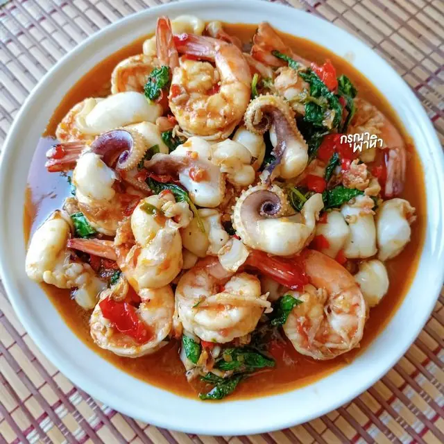 Spicy Stir-Fried Squid with Basil