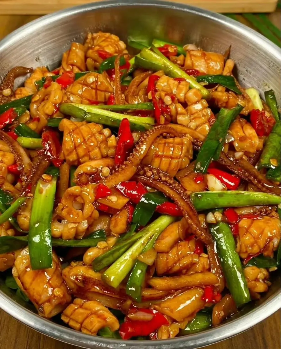 Stir-Fried Squid with Green Onions & Chili