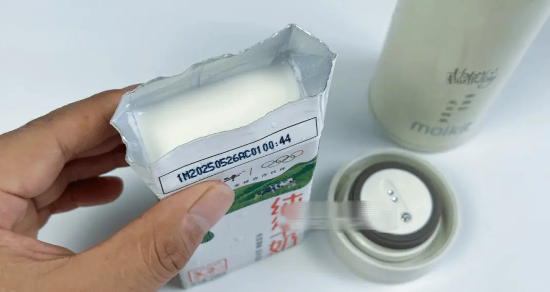 The “dark secrets” of insulated bottles that many people unknowingly use without a second thought—no wonder illness can enter through the mouth.