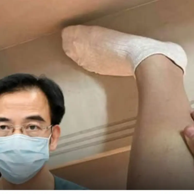 10 Symptoms of Diabetes That May Show Up In Your Feet