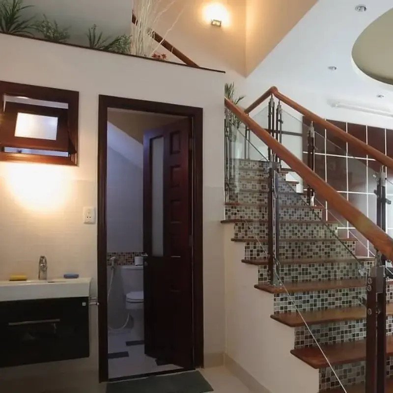 A Builder’s Warning: Why You Shouldn’t Put a Bathroom Under the Stairs — Even With an Unlimited Budget