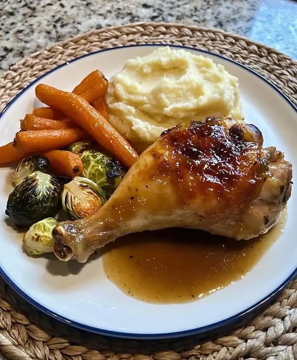 Roasted Chicken Leg with Gravy, Mashed Potatoes & Vegetables
