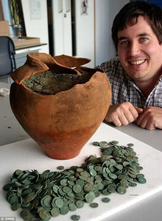 Buried Treasure Fills in Ancient Roman Puzzle