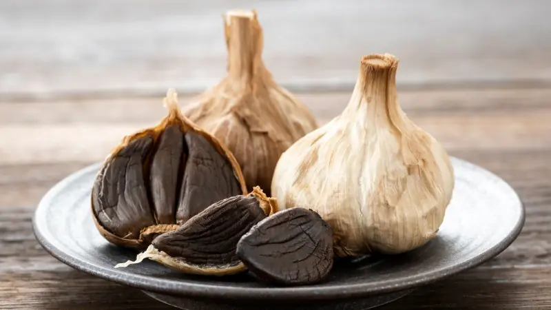 What is the nutritional difference between black garlic and regular garlic?