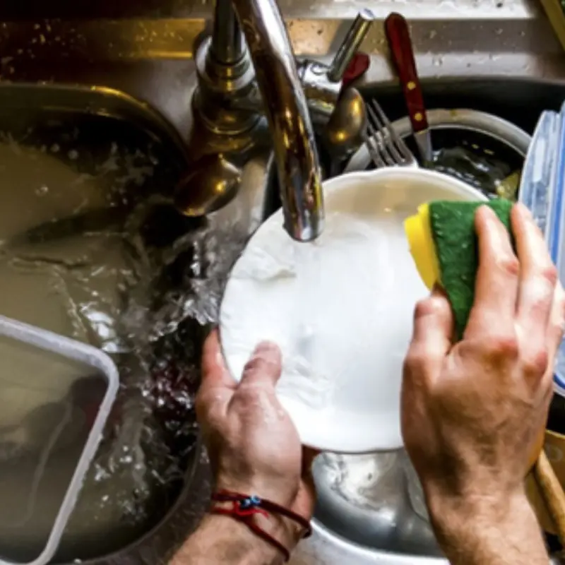 A 30-year-old couple was diagnosed with sto.mach can.cer, allegedly linked to a common dishwashing habit.