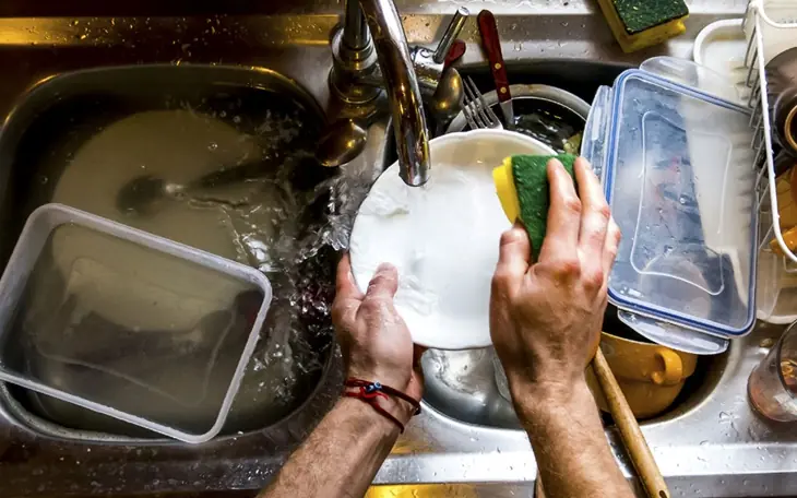 Doctors warn: A shared dishwashing habit linked to stomach can.cer in a 30-year-old couple