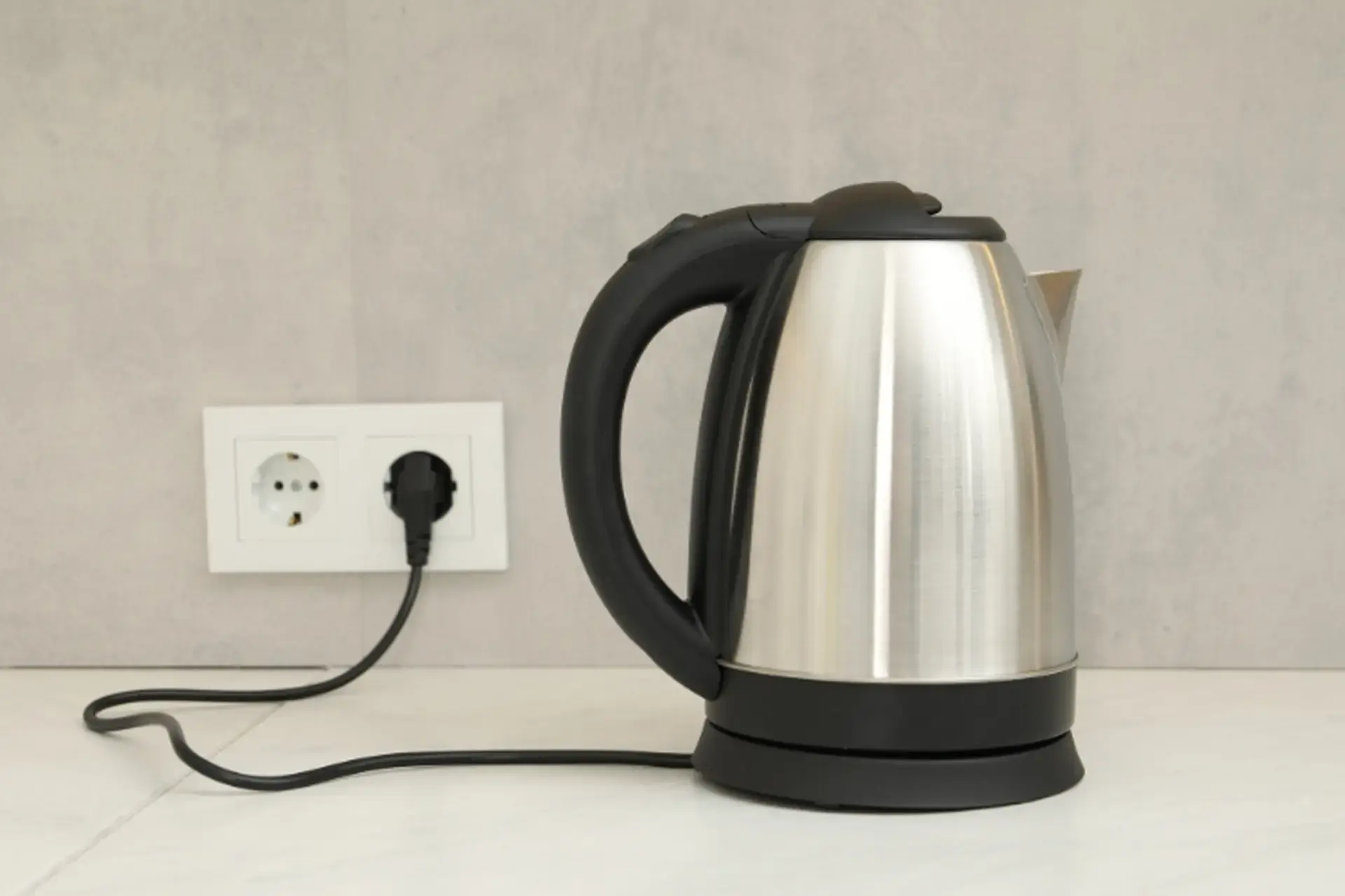 3 signs that your electric kettle may be unsafe and should be replaced