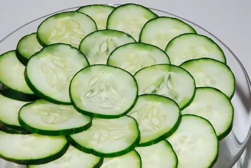 Cucumbers are delicious and healthy, but these 4 groups of people should avoid eating them