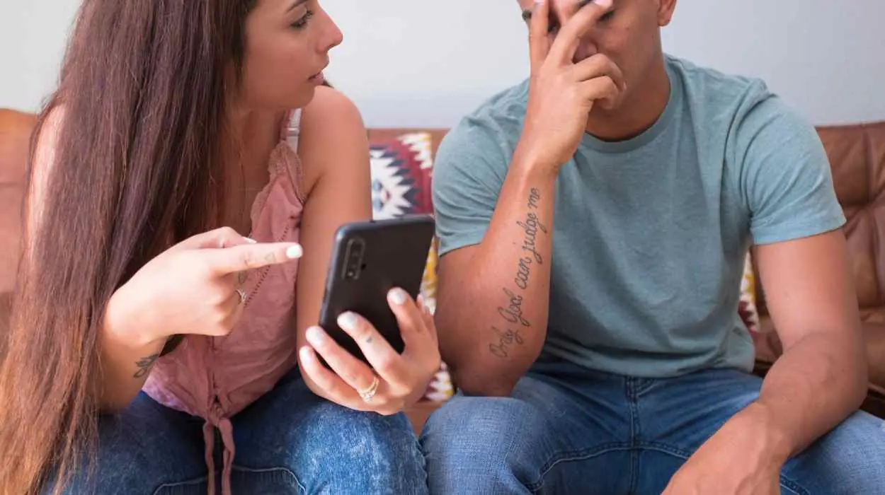 Should Married Couples Check Each Other’s Phones?