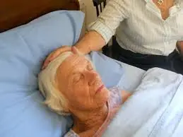 If Your Parent Shows These 3 Signs, They May Be Nearing the End of Life. Prepare Yourself for What’s to Come