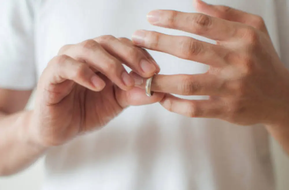 People that have been cheated on reveal the top three ‘subtle signs’ that their partner was being unfaithful