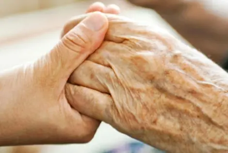 4 common signs that may indicate a parent is nearing the end of life