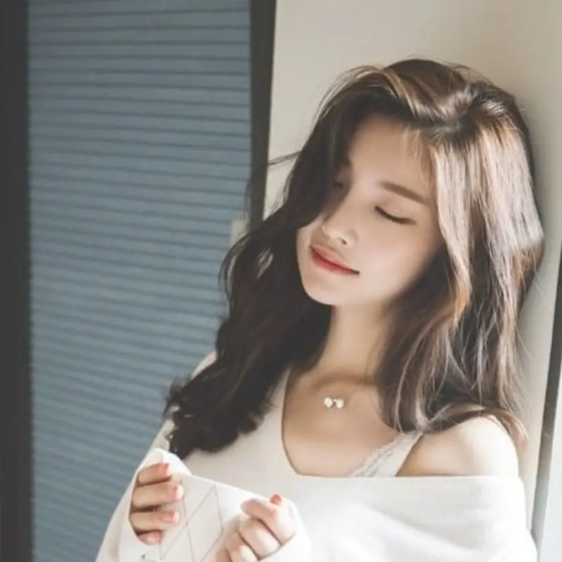 At What Age Are Women Most Attractive? What Men Really Say