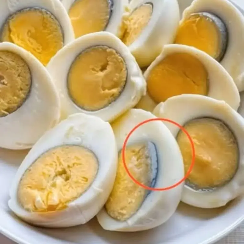 What a Green Ring Around an Egg Yolk Really Means—and Why It Happens