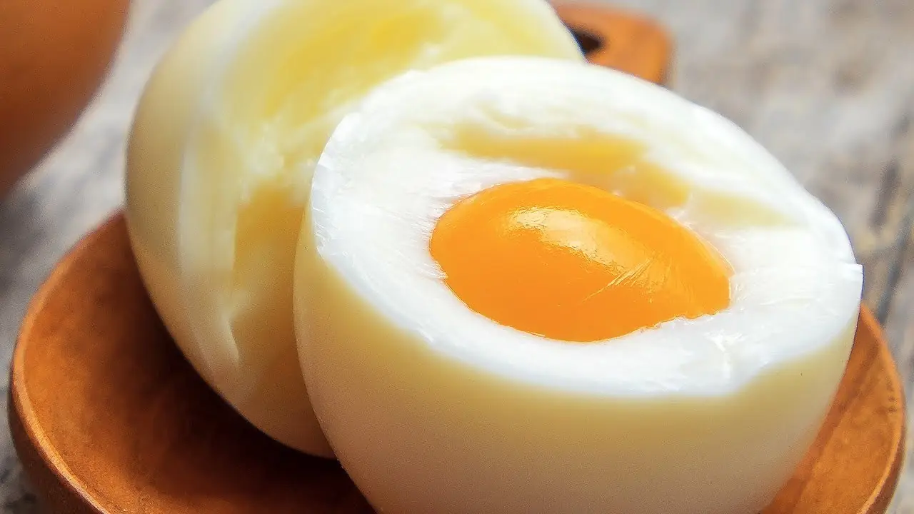 Eating chicken eggs is harmful to these 5 groups of people