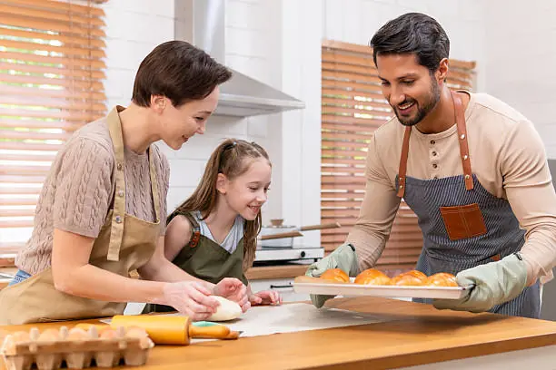 “The Little Girl at My Bakery Called Me ‘Mom’ — Then Showed Me a Photo That Shattered My Marriage.”